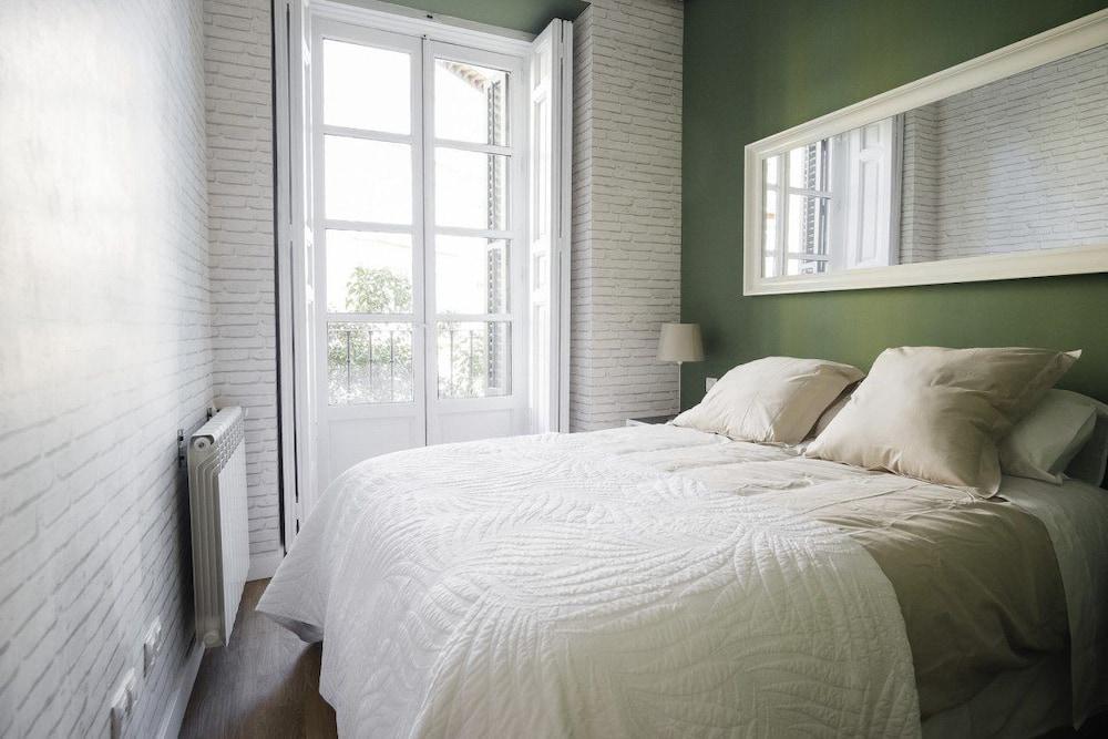 Habitat Apartments Latina Madrid Exterior foto